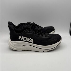 Hoka Clifton 10 women’s 7.5 Black and White Athletic Sneakers S8 SHOE IS SOLD